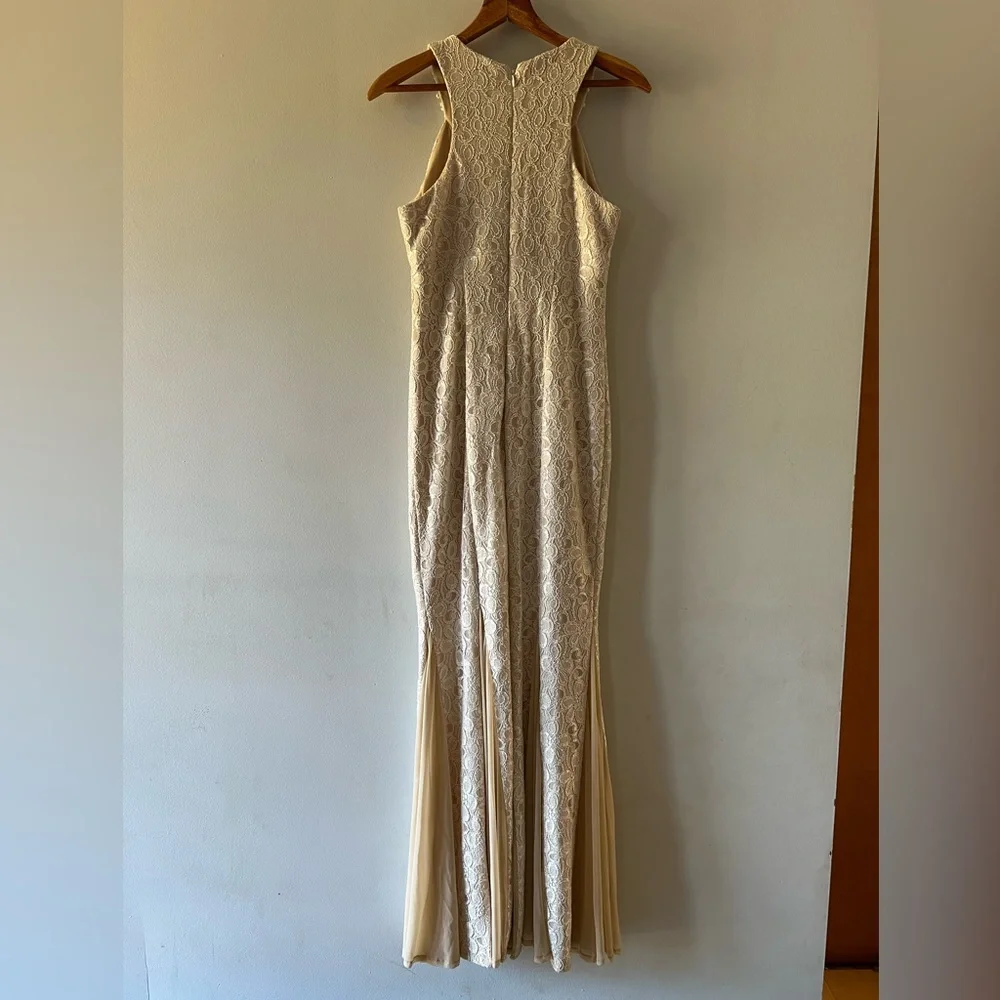 CATCHET IVORY LACE EVENING GOWN, Pearl, Lined, Mermaid, Formal, Metallic, size 4